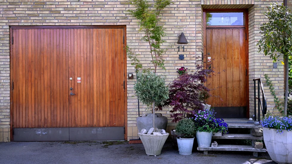 Självklart ska par som förlorar sin käresta ha rätt att bo kvar i sin bostad livet ut eller så länge de själva önskar. 
Skriver Stig G Daun. Huset på bilden har inget med insändaren att göra.