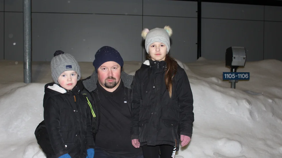 Stefan Melin med barnen Elis och Saga Melin.