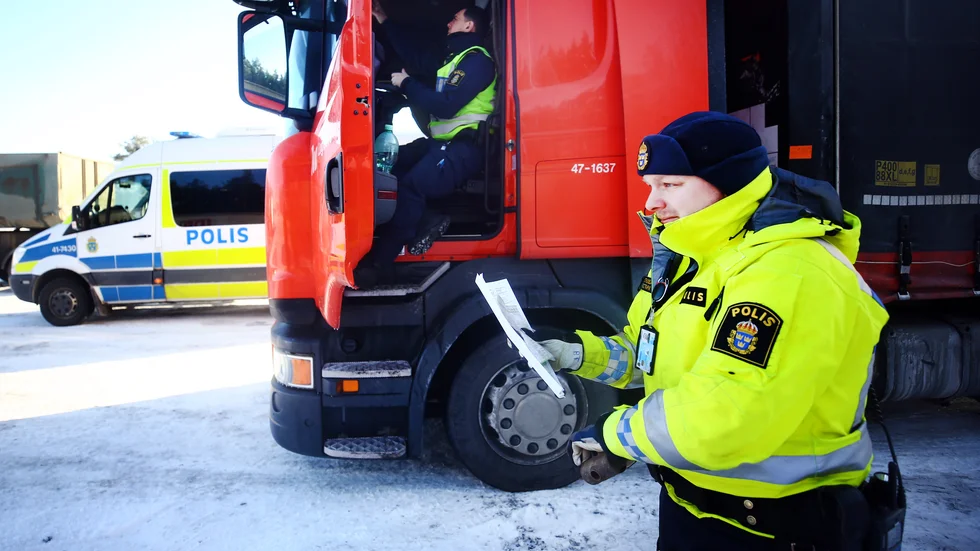 "En del företag är kända för att fuska så de tittar vi gärna på. Sen finns det andra som vi har lärt oss att de är väldigt duktiga på att sköta allt rätt och då behöver vi inte lägga tid på dem", säger trafikpolisen Björn Thunblad.