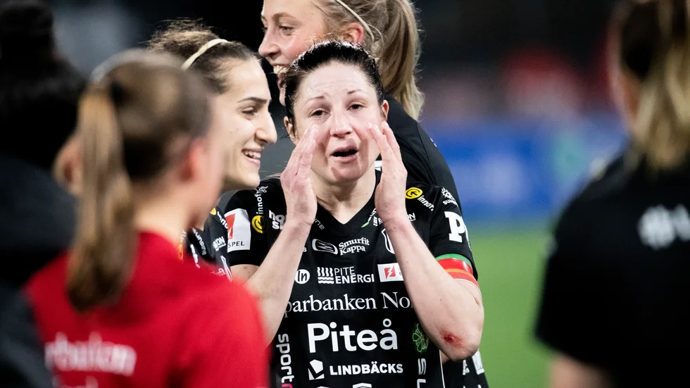 Josefin Johansson trivs så bra i Piteå IF att hon skriver ett nytt tvåårskontrakt. 