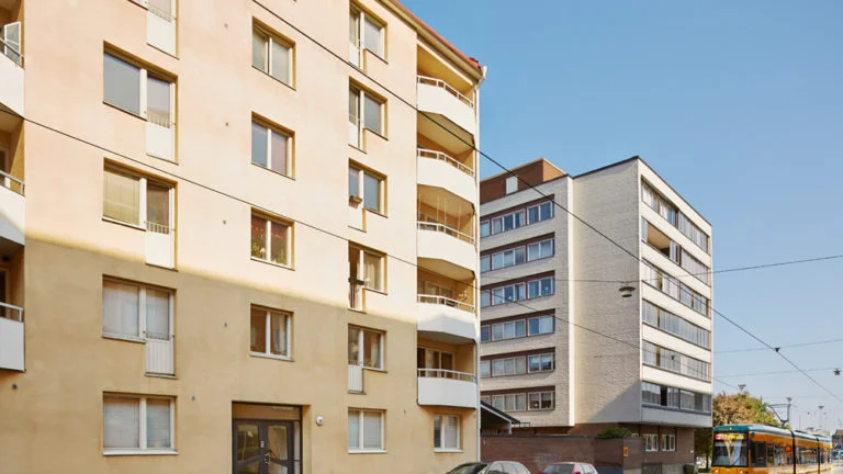 HVB-hemmet Strömmen ligger på bottenvåningen i ett hyreshus i centrala Norrköping och har plats för åtta placerade ungdomar.