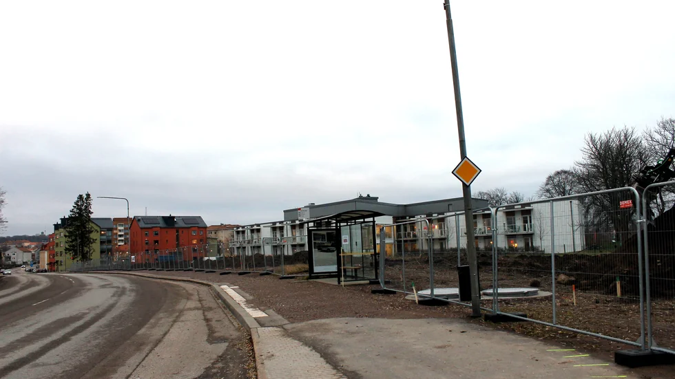 Stängsel har kommit upp längs Drottninggatan.