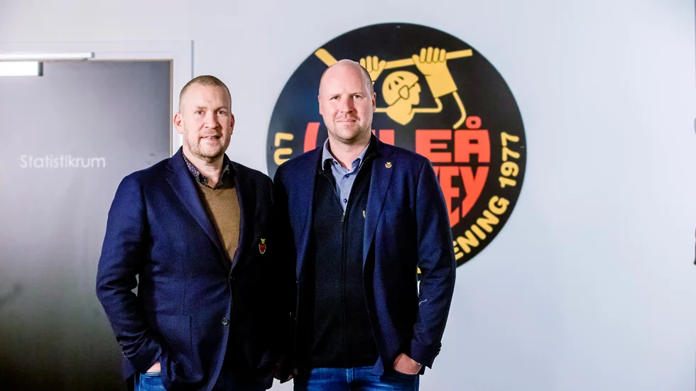 Luleå Hockeys GM Stefan "Skuggan" Nilsson, här tillsammans med vice GM Ulf Engman, berättar att fler Luleåmatcher kan komma att flyttas.