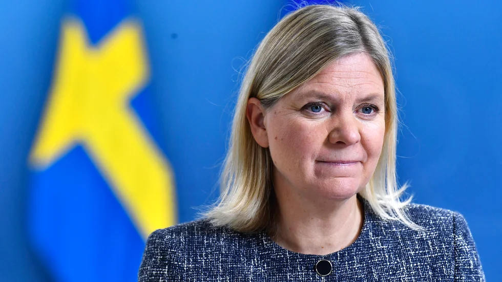 "Många kan inte arbeta hemifrån men ska ändå stanna hemma vid minsta symptom", säger finansminister Magdalena Andersson. Arkivbild.