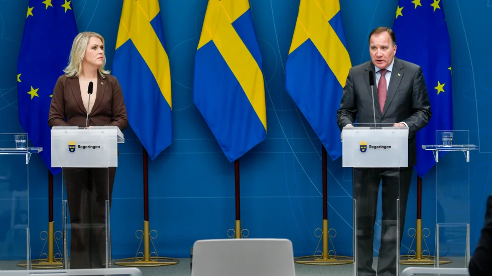 Socialminister Lena Hallengren (S) och statsminister Stefan Löfven (S). Arkivbild.