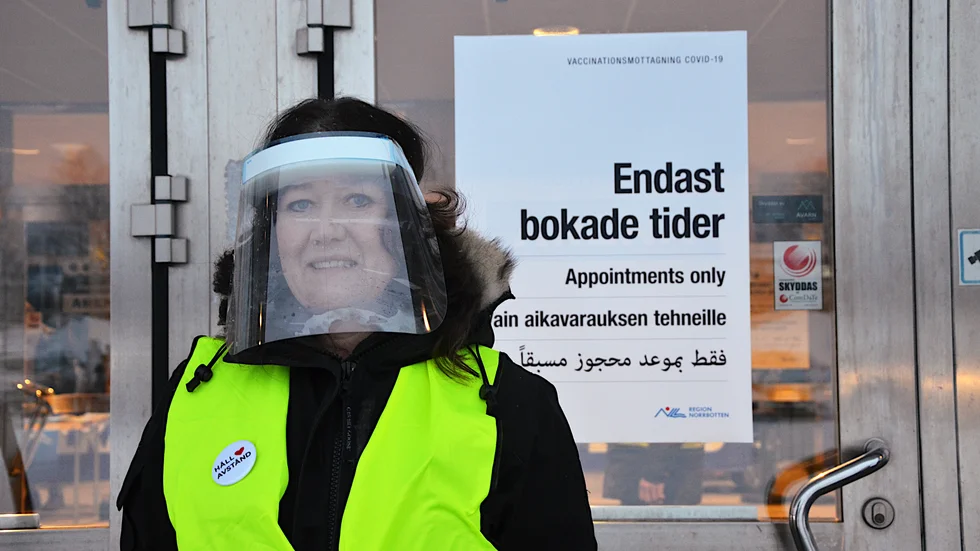 Socialchefen Gabriella Sjöström betonar att hon inte har vaccinerat sig. "Jag jobbar inte i flödet, jag står utomhus" säger hon. 
