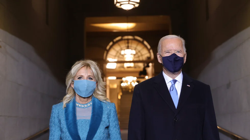 Tillträdande president Joe Biden och hustru Jill anländer till USA:s kongress.