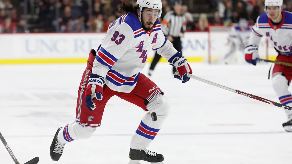 Mika Zibanejad är spelklar efter att ha varit sjuk i covid-19. Arkivbild.