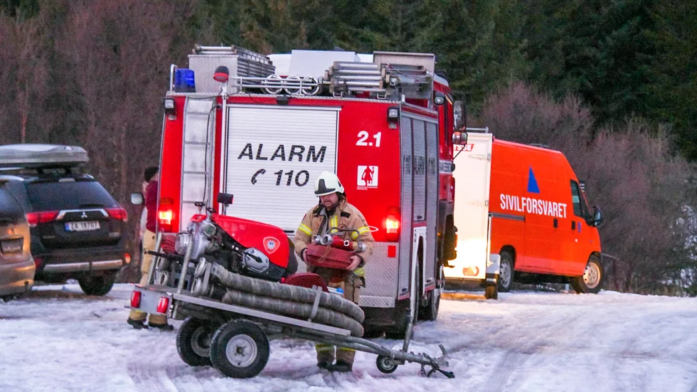 Fem personer tros ha omkommit i en stugbrand på lördagen.