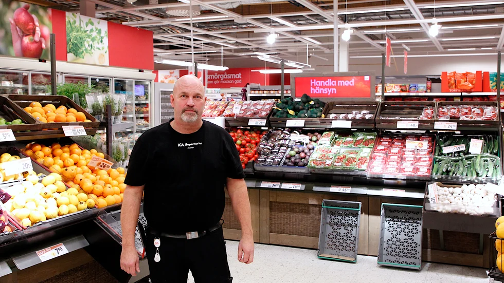 Ica-handlaren i Älvsbyn, Ulf Burström, börjar se ljuset i tunneln men tiden strax före och under påsken har varit kämpig då en fjärdedel av personalen insjunknat i Covid-19 samtidigt.
