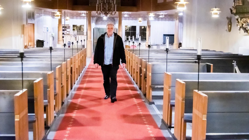 Richard Marklund och de andra prästerna i kyrkan kommer de närmaste veckorna att få hålla gudstjänst för tomma bänkrader. Undantaget är begravningar.