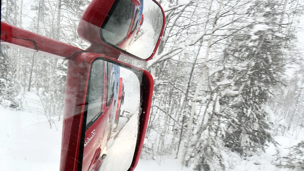 Skribenten tycker att plogbilarna kör för sakta mellan Luleå och Boden.