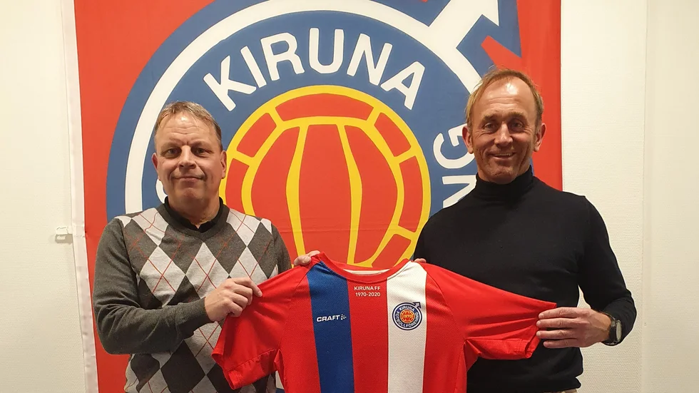Ordföranden i Kiruna FF, Tommy Stridsman, tillsammans med den nya tränaren Odd-Karl Stangnes. 