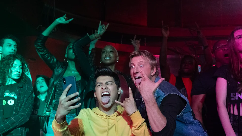 Xolo Maridueña som Miguel Diaz och William Zabka som Johnny Lawrence i den tredje säsongen av "Cobra Kai".