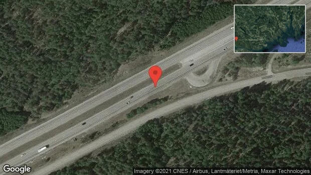 Personbil stillastående på E4