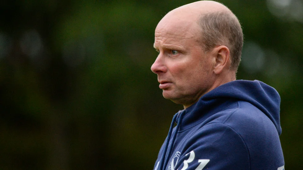 Håkan "Vargen" Andersson har lovat hjälpa till med försäsongsträningen tillsammans med Pelle Isgren Berglund och Andreas Grahn medan VFC söker en ny huvudtränare efter Jan Melle.