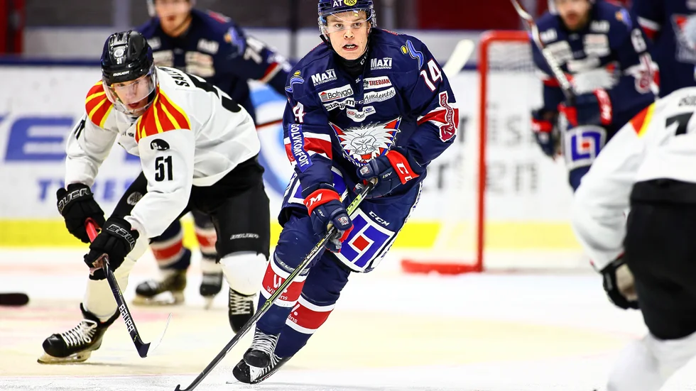 Arvid Costmar har tagit klivet in i SHL-truppen direkt efter sitt JVM-äventyr. 