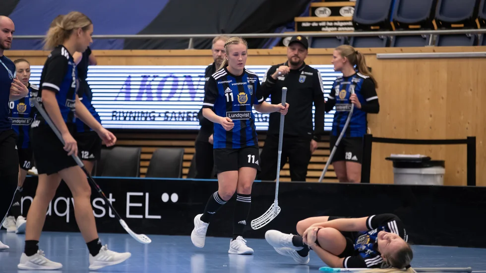 Amanda Ljunggren har haft en strålande säsong i Sirius men hon är nu rädd att den är över för hennes del. Mot Täby skrek hon högt efter att ha skadat knäet.