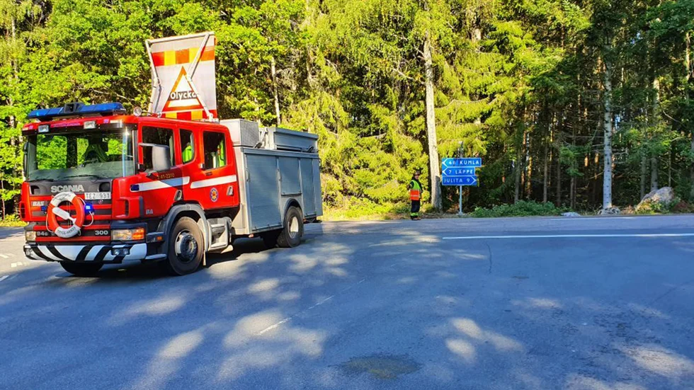 Efter olyckan stängdes vägen av helt förbi platsen. Trafik från Julita mot Läppe hänvisades av räddningstjänsten att svänga av vänster mot Vingåker och sedan höger i korset vid Ättersta för att komma ut på 214 igen.