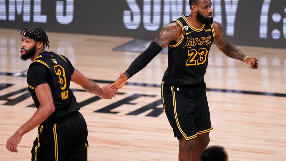 Los Angeles Lakers Anthony Davis och LeBron James gjorde tillsammans 65 poäng mot Miami.
