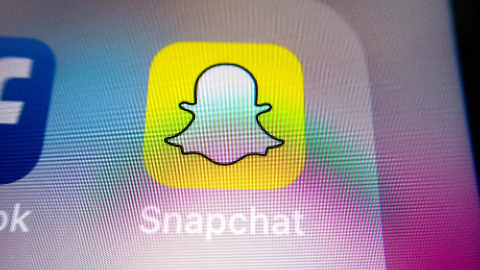 En man misstänks för brott sedan han filmat en svår bilolycka och lagt upp på Snapchat. Arkivbild.