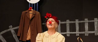 Teater Fenix: En clownnäsa får tiden att gå fortare 