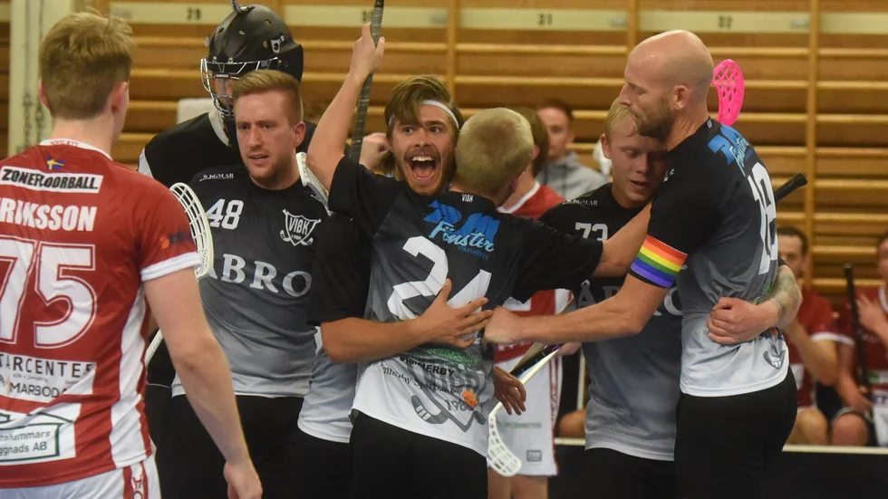 Jonatan Green gjorde tre av målen när VIBK vände och vann med 9–8 efter förlängning i hemmapremiären mot Hovslätt.