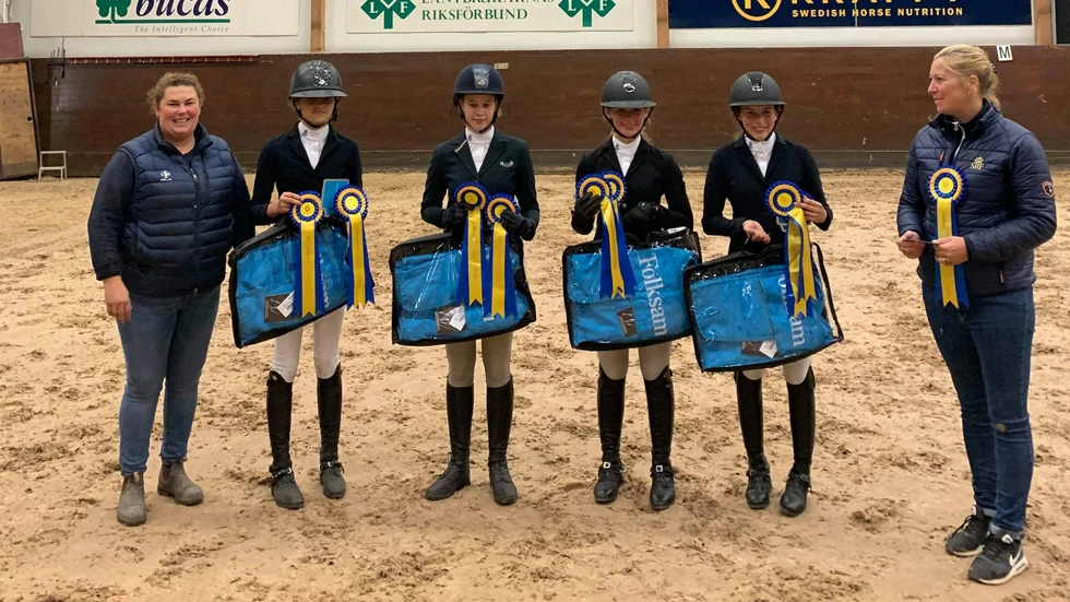 Det segrande laget; Josephine von Celsing (lagledare), Alicia Svensson, Anna Svane, Frida Levin, Fredrica von Celsing och Maria Jansson.