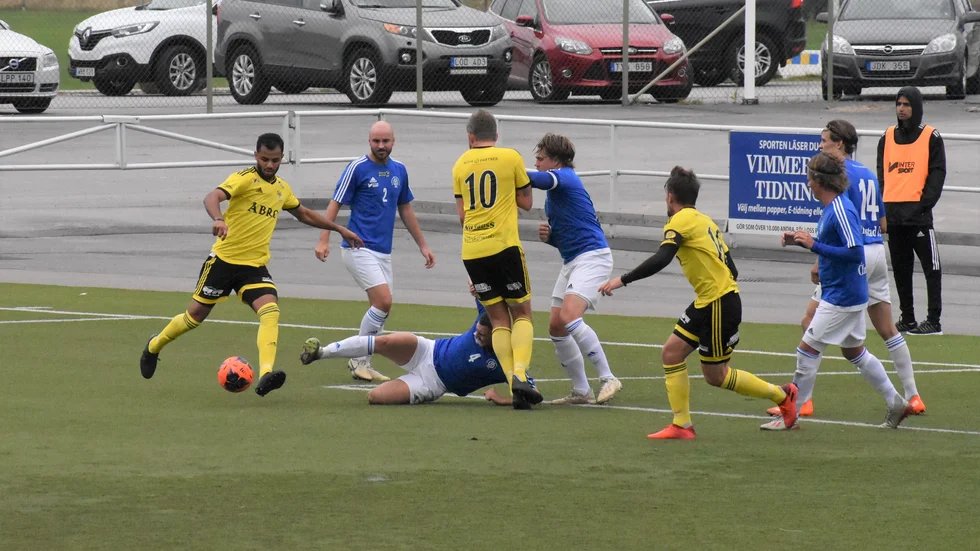 Det återstår en omgång av den spännande division 4-serien.