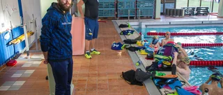 Enander praktiserar sina kunskaper på triathlonelever