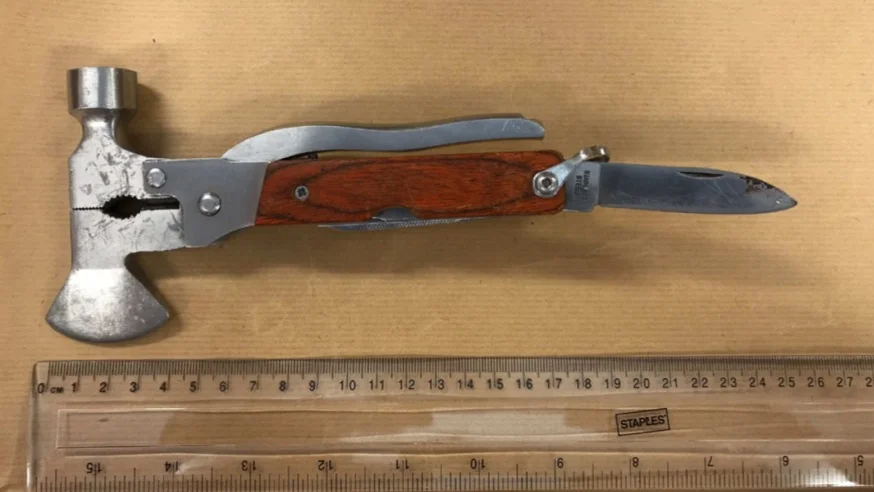 Åklagaren påstår att multiverktyget skulle användas som vapen. Nu har en 58-årig Motalabo åtalats. 