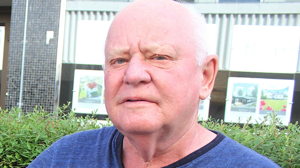 
"Vi respekterar bevattningsförbudet" säger Björn Johnsson, ordförande i SK Lojal. Gräset på Ekensved är upptorkat och matchen måste flyttas.