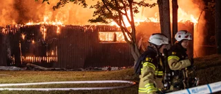 Stor brand i maskinhall i Malmö