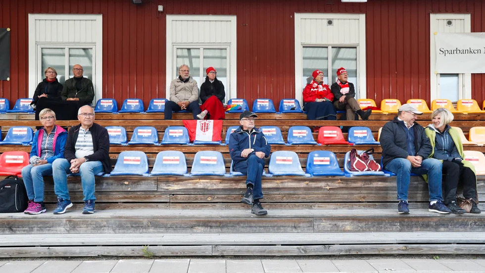 Piteå IF tog in 50 åskådare mot Djurgården. Mot Umeå är platserna vigda åt årskort med bokade sittplatser samt även sponsorer.