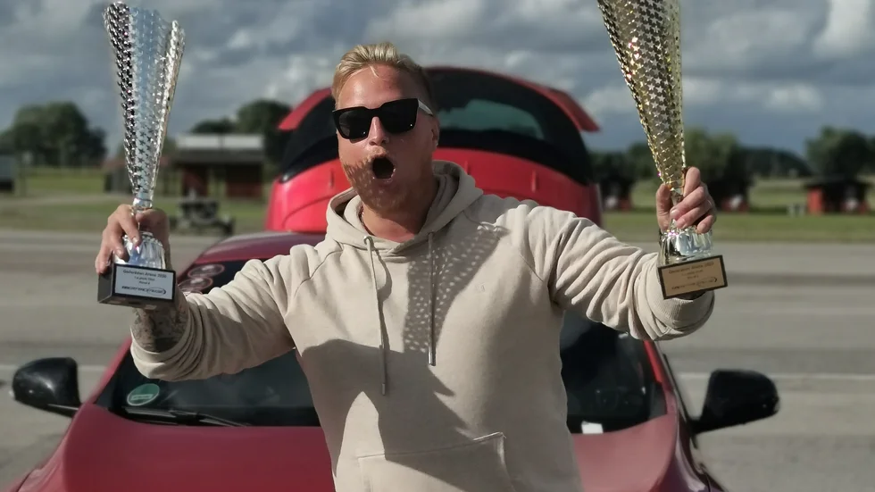 Marcus Persson har all anledning att jubla sedan han tagit dubbla segrar i TimeAttack.
