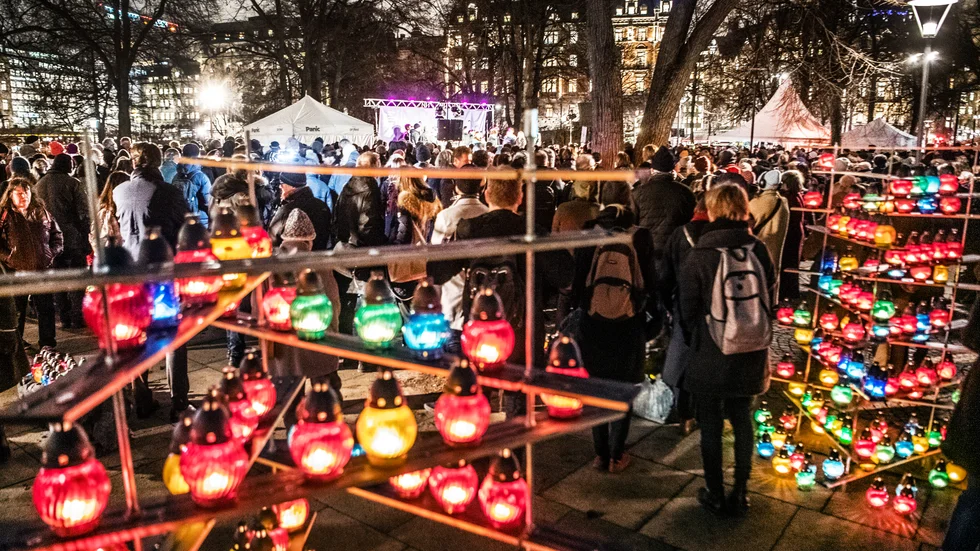 Minnesstund på Raoul Wallenbergs torg i Stockholm i samband med Förintelsens minnesdag 27 januari i år. Arkivbild.