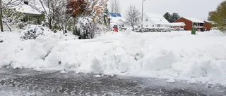 Snösvängen tagna på sängen av snöovädret