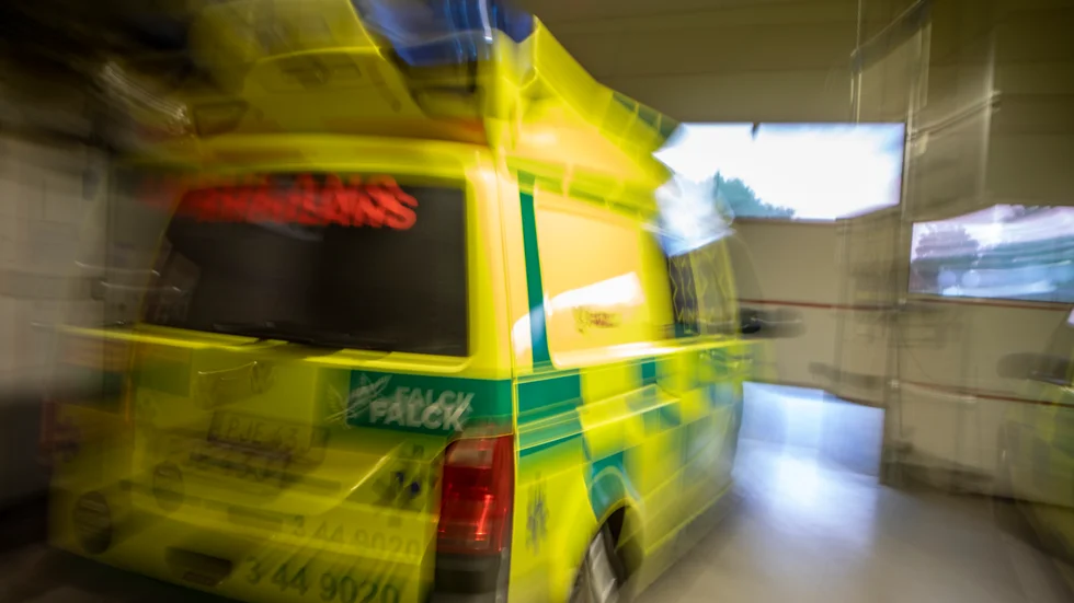 En person har fått föras till Akademiska sjukhuset med ambulans efter en olycka på arbetet.