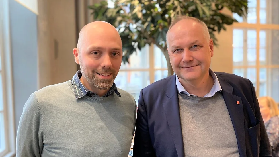 Vänsterpartisterna Nicklas Lundström och Jonas Sjöstedt möttes på Arbetets museum innan de drog vidare till Cnema, där Sjöstedt höll sitt sista öppna möte som partiledare.