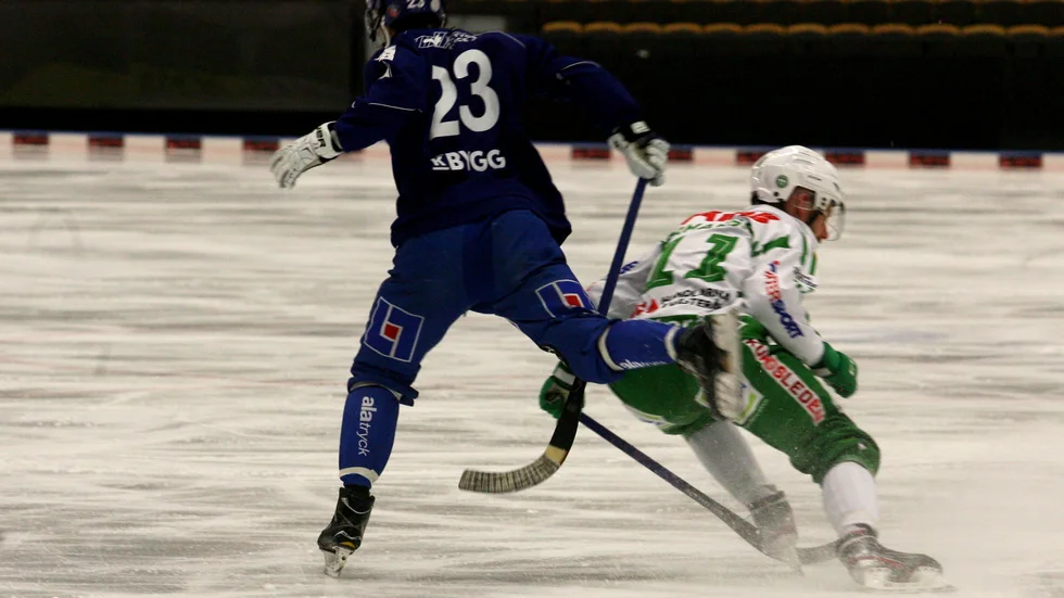 IFK Motala, här Philip Florén i fredagens match mot Västerås, är utslaget ur Svenska cupen redan efter två matcher. Nu blir lördagskvällens match mot AIK betydelselös.