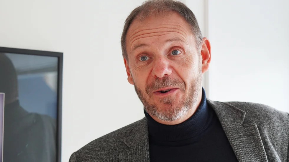 Tjust fastigheters avgående styrelseordförande Tomas Kronståhl (S) tror att man ska klara av att pressa priserna på arenabygget jämfört med för ett år sedan.