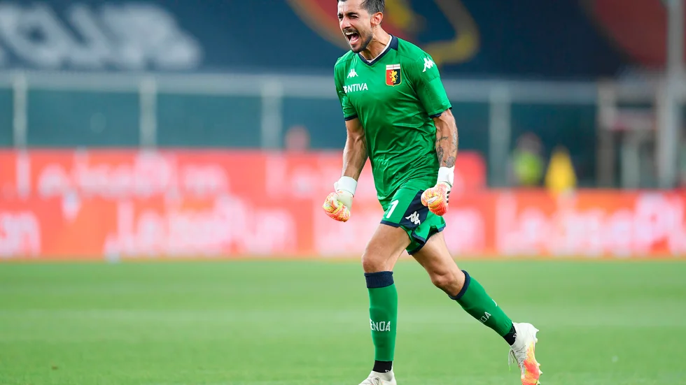 Genoa-målvakten Mattia Perin påstår att coronaviruset skapades i ett laboratorium. Arkivbild.