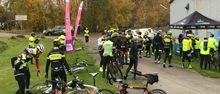 Cykling i grupp är fin hjälpsamhet
