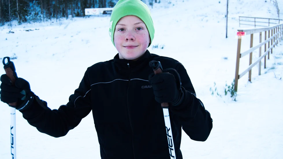Samuel Andersson, 13 år, gillar vinter och skidåkning. Han är ute för andra gången och tränar på Pagla skidstadion.