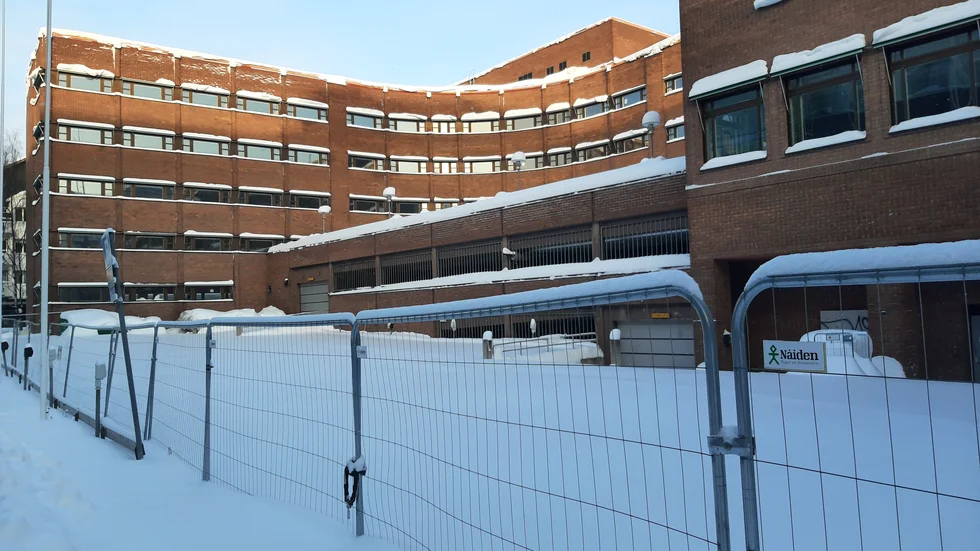 Ombyggnaden av Vattenfalls gamla kontor till ny förvaltningsbyggnad för Luleå kommun har gått i stå, sedan upphandlingen överklagats av Nåiden bygg. 