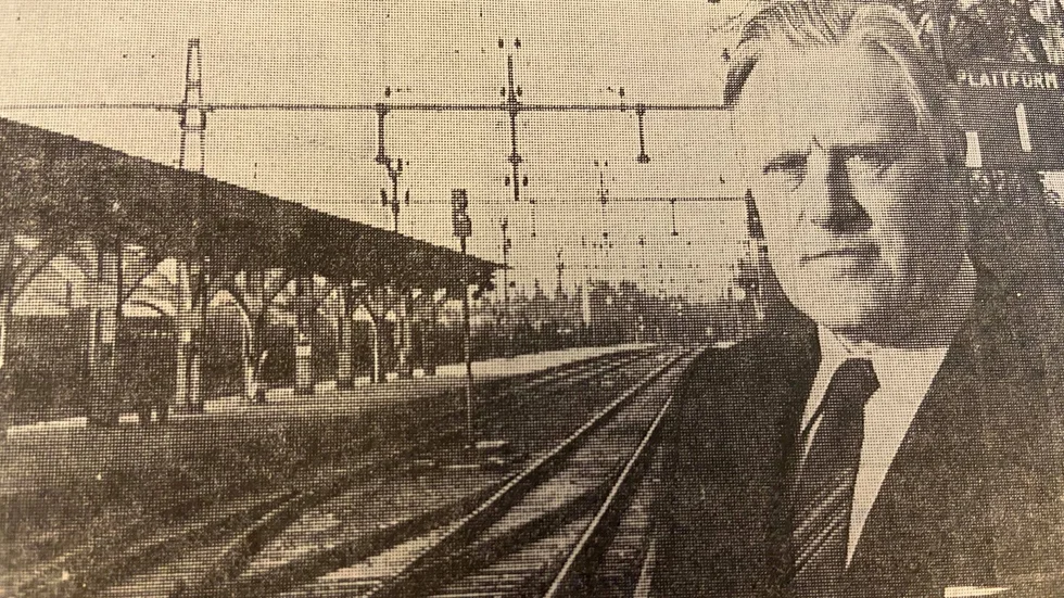 Kuriren för 50 år sedan: Underinspektör Gunnar Landqvist vid järnvägsstationen i Katrineholm basar i dag över en lugn station. Inga persontåg går på grund av strejken.