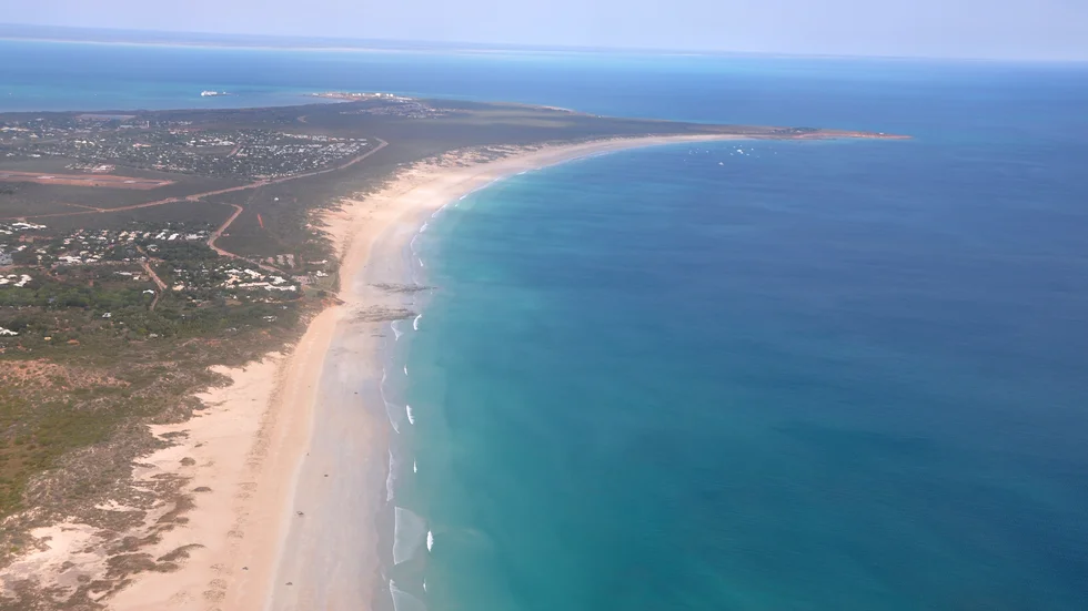 Fyra av fem invånare i Western Australia omfattas av lockdown. Arkivbild på Cable Beach vid staden Broome.