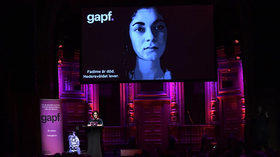 "Liberala Kvinnor kräver att Socialstyrelsen sätter ner foten i fråga om oskuldsoperationer och att oskuldskontroller kriminaliseras så att både beställare och utförare kan ställas inför rätta."