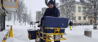 Brevbäraren slet i snön: "Det är lite kämpigt"