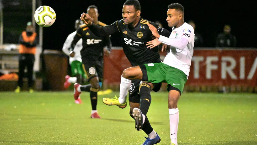 Enoch Mbala och Benhur Biniam Taddese gick många tuffa dueller under fredagens derby.
